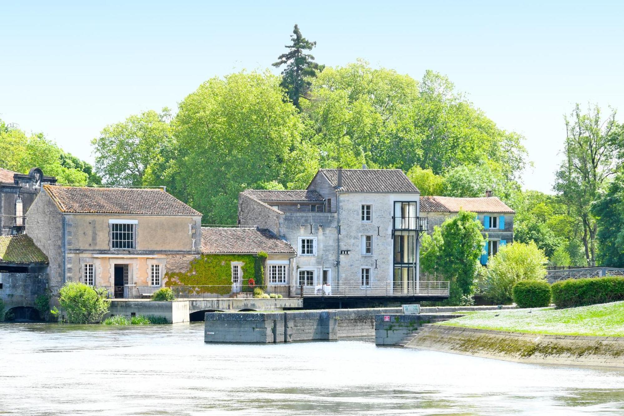 Quai 3 Loft Moderne Et Lumineux Les Pieds Dans L'Eau Apartment Jarnac Ngoại thất bức ảnh