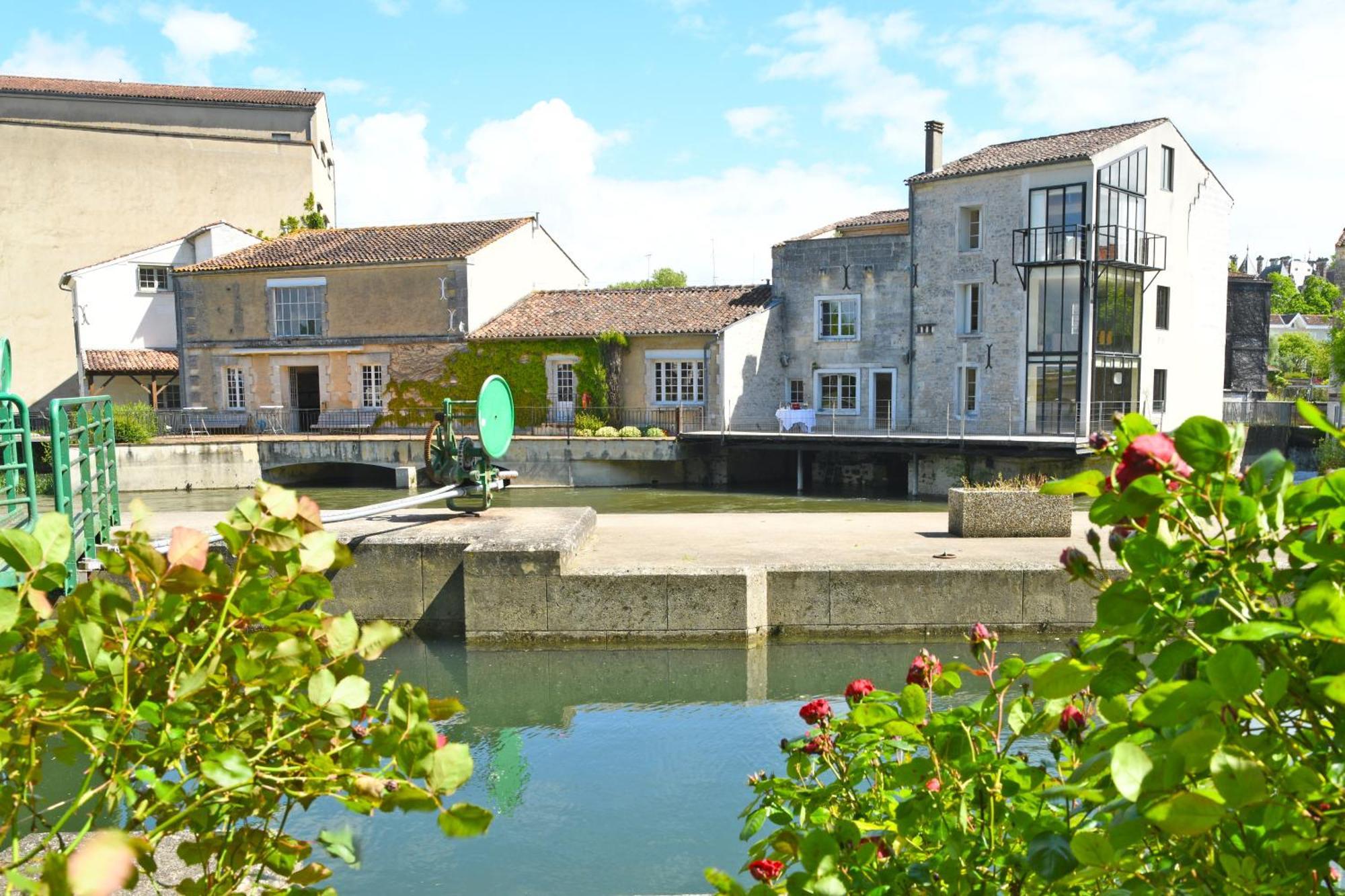 Quai 3 Loft Moderne Et Lumineux Les Pieds Dans L'Eau Apartment Jarnac Ngoại thất bức ảnh